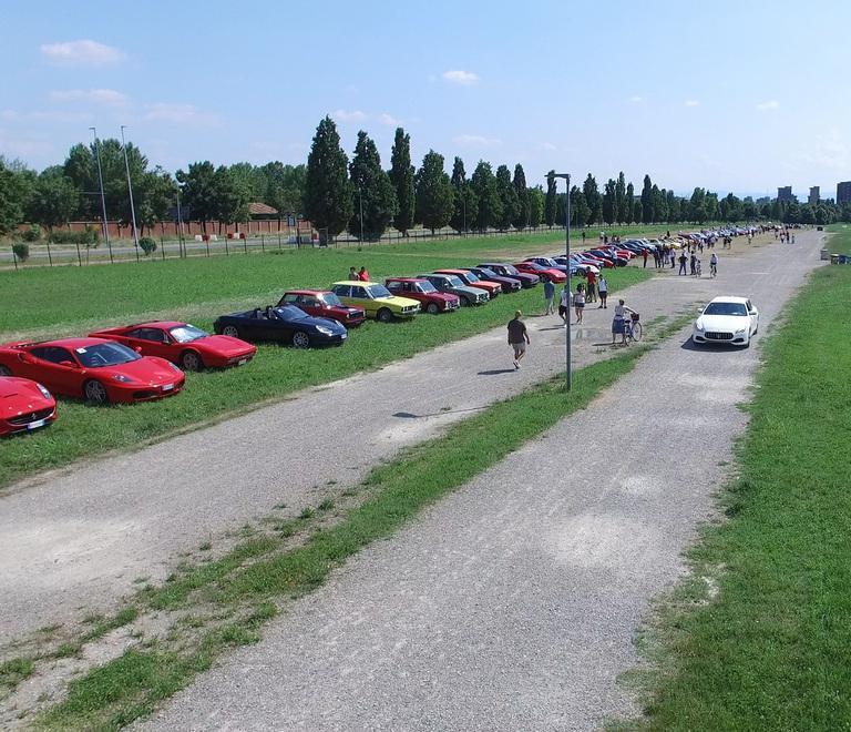 In viale Italia a Modena sfreccia la prima auto guidata dal computer 