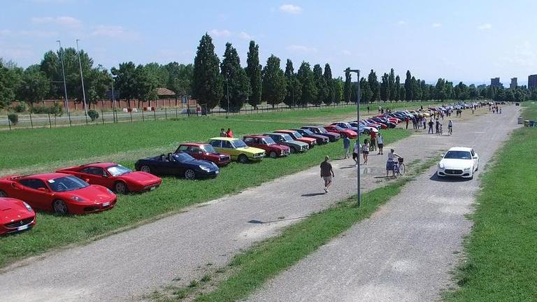 In viale Italia a Modena sfreccia la prima auto guidata dal computer 