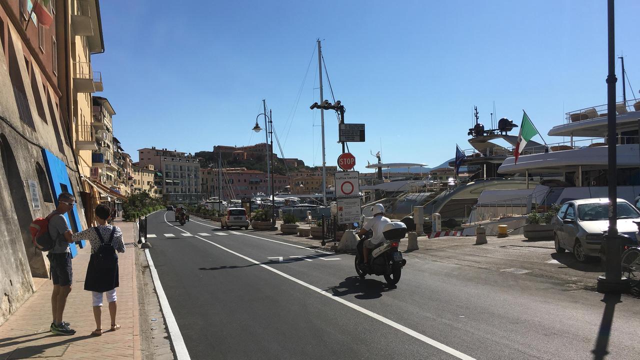 La Calata di Portoferraio dove le auto dei residenti potranno transitare anche di sera