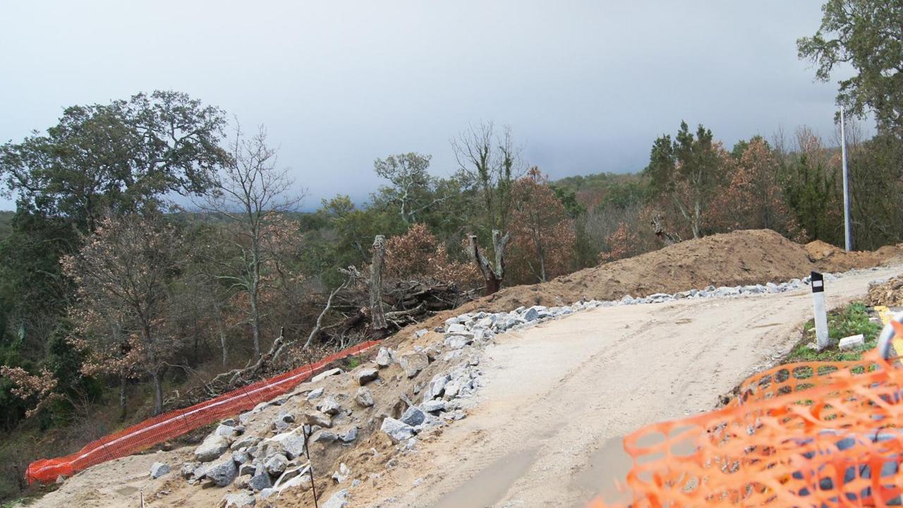 Strada-cantiere per il mare i lavori fermi da due anni