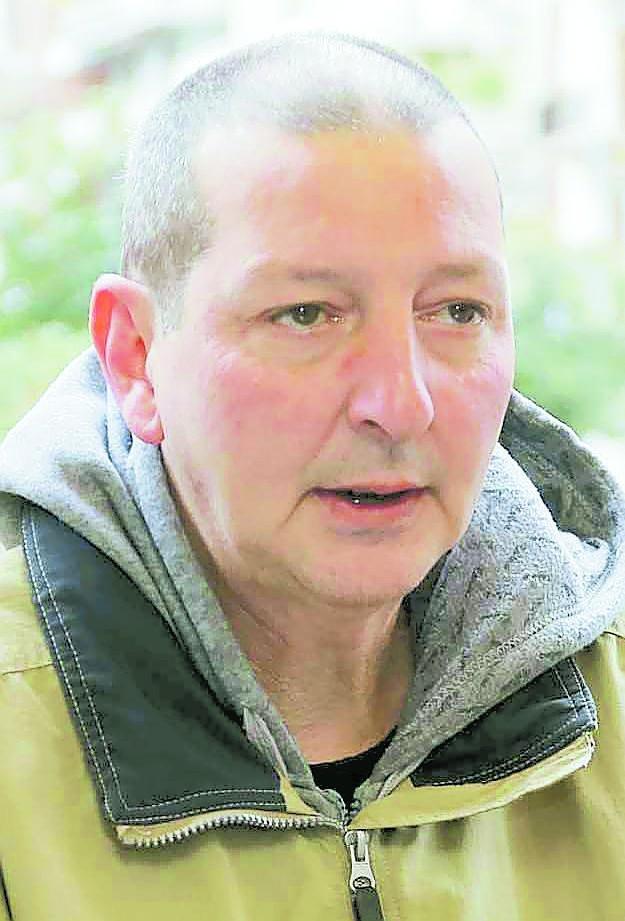 Mercato di frutta e verdura grazie a un cittadino privato 