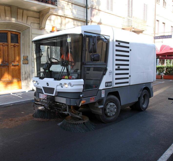 Lo spazzamento stradale resta in vigore: niente stop 