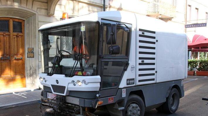Lo spazzamento stradale resta in vigore: niente stop