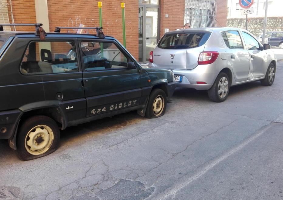 Martellate al furgone: 4 denunciati 