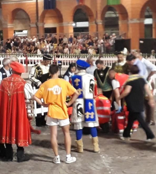 attimi di paura in piazza