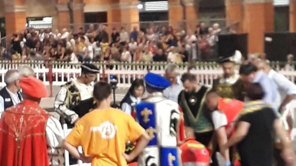 attimi di paura in piazza