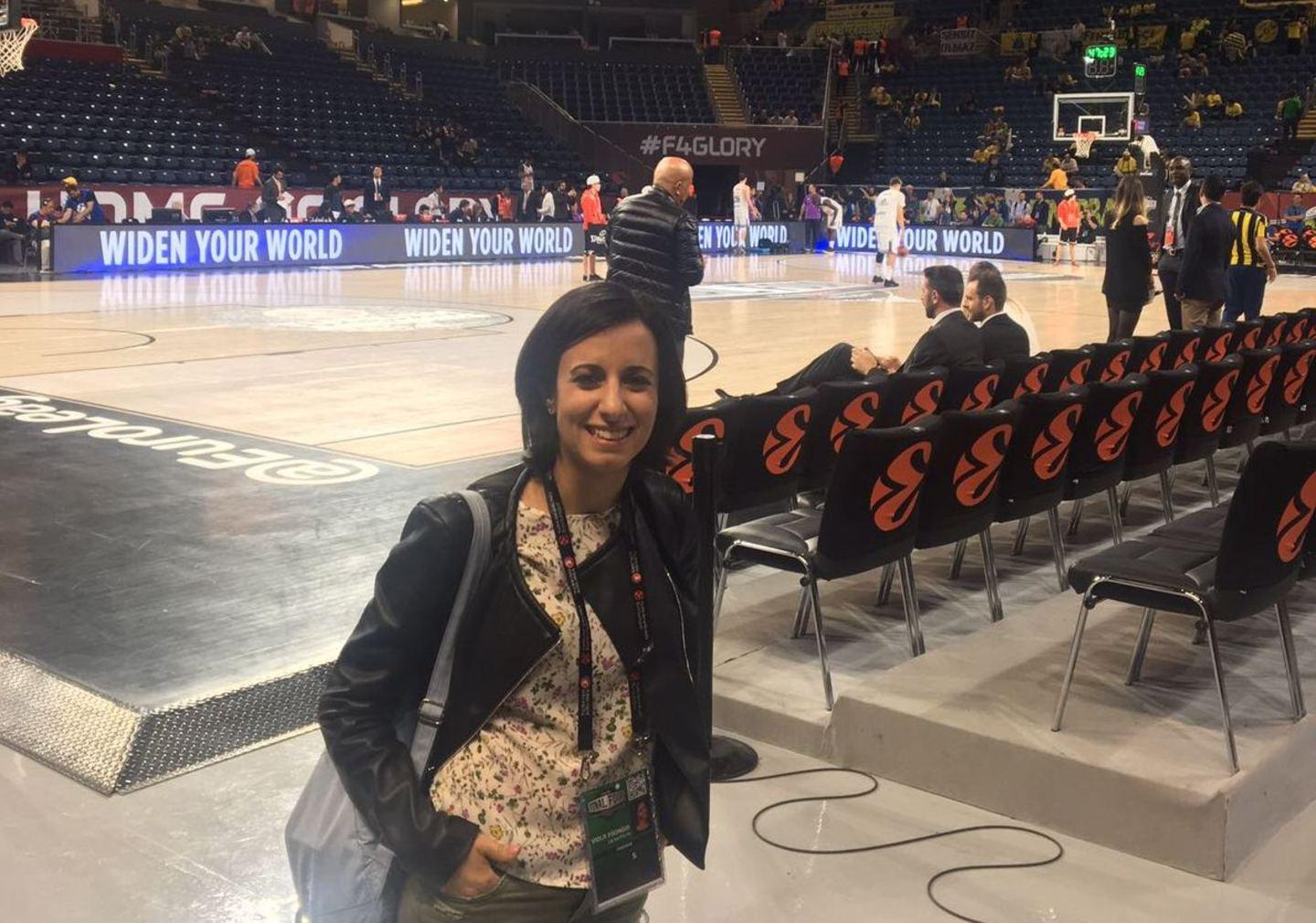 Dal biancoblù al rossoblù: il basket di Viola è a colori 
