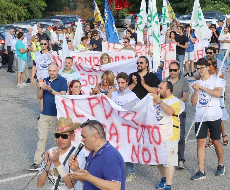 Chiusura campo nomadi, Lega e FdI marciano uniti 