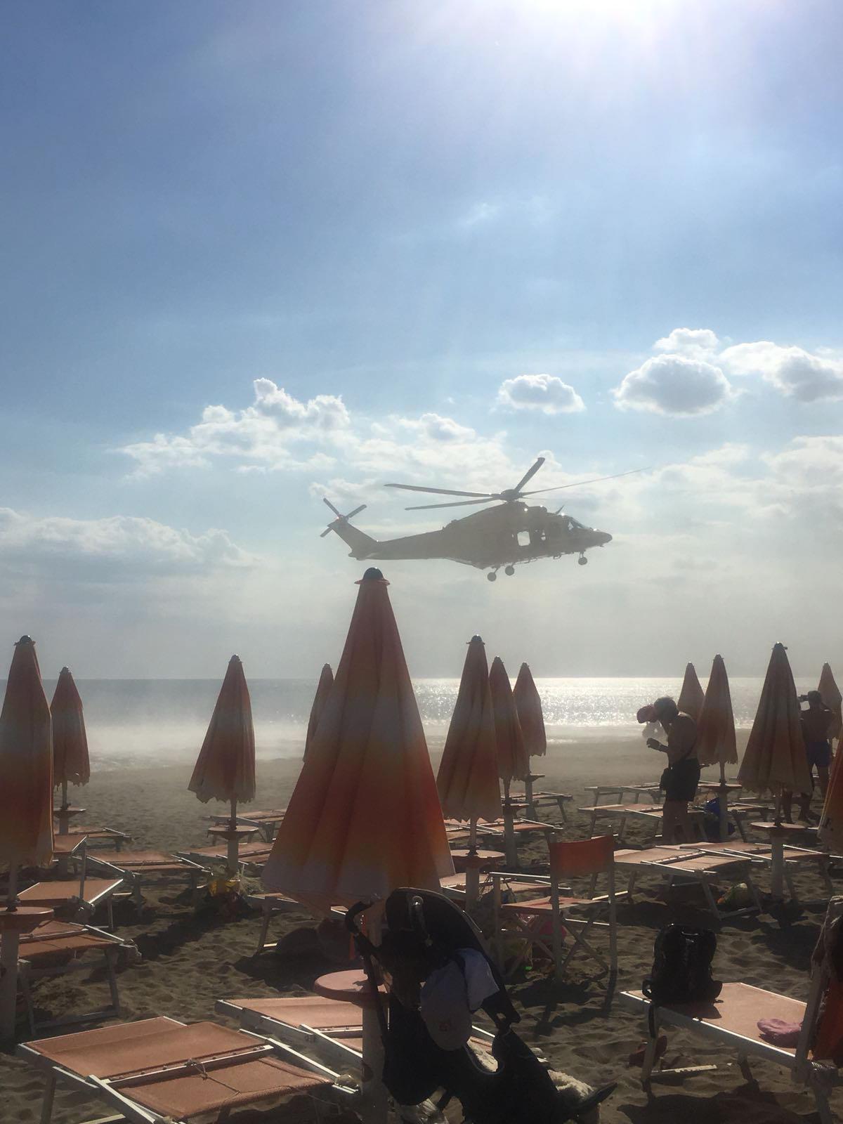 L'intervento dell'elisoccorso a Marina di Grosseto 