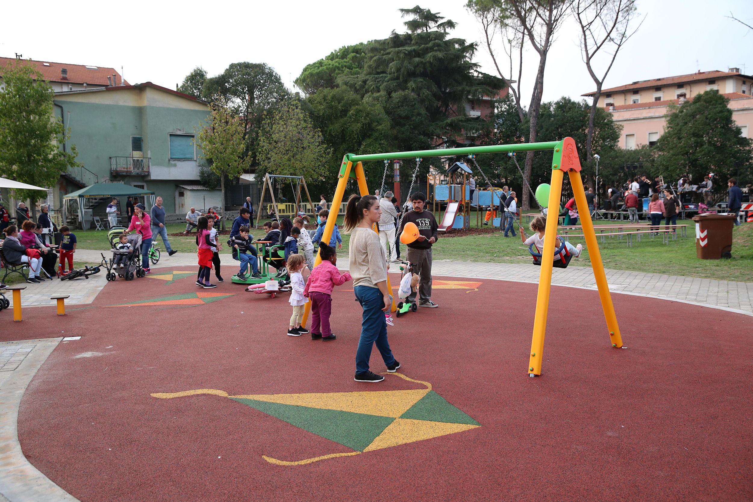 La festa per il nuovo parco di via Cividale nel giorno della sua inaugurazione a settembre (Foto Nucci)