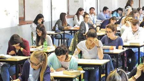 Rischio bocciatura per chi usa il cellulare all’esame di maturità