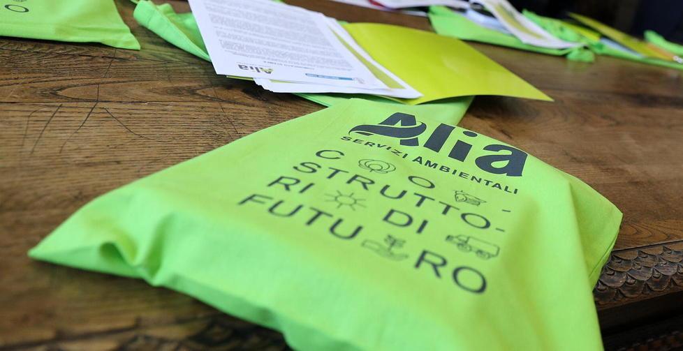 Adetti Alia nelle case per il “porta a porta” 