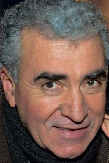 Si ribalta col trattore e muore schiacciato 