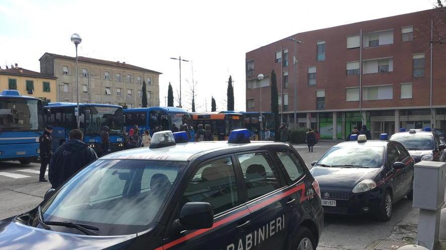 Nei guai per spaccio e per resistenza al controllo
