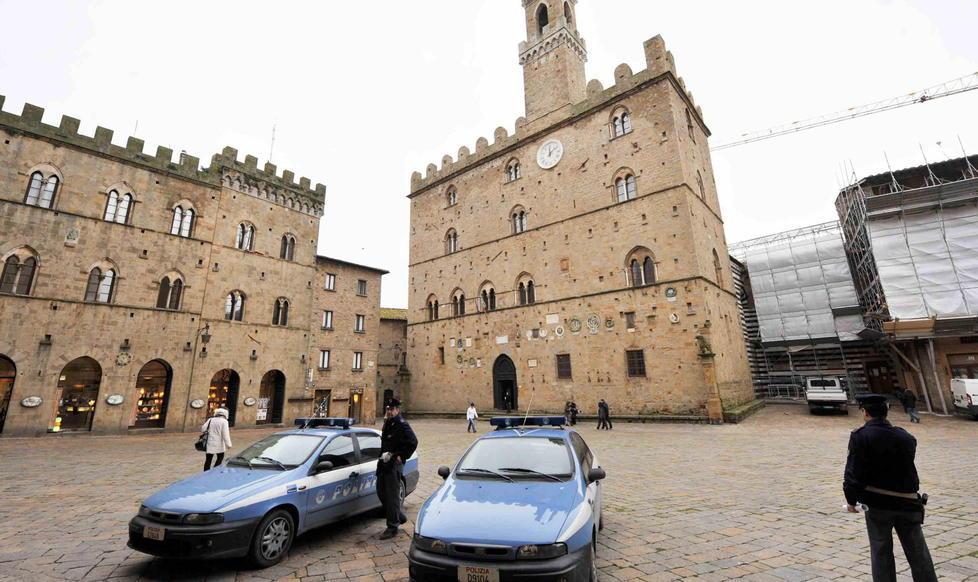 Sanzioni amministrative per due venditori abusivi