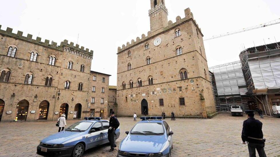 Sanzioni amministrative per due venditori abusivi