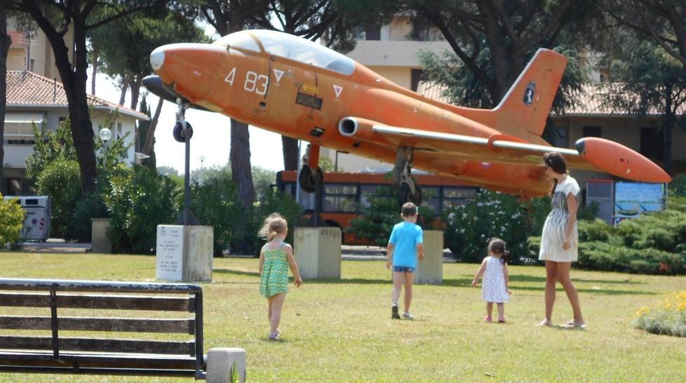 Vent’anni dell’aereo monumento a Marina 