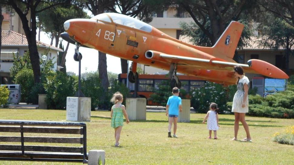Vent’anni dell’aereo monumento a Marina