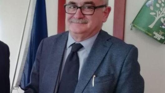 Un segretario per due ma con stipendio super