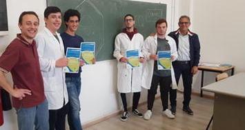 Alunni a scuola di riciclaggio
