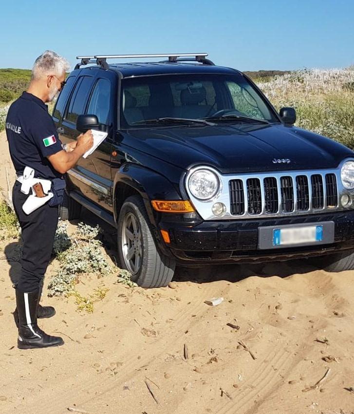 Suv posteggiato sulle dune protette il proprietario rischia una denuncia 