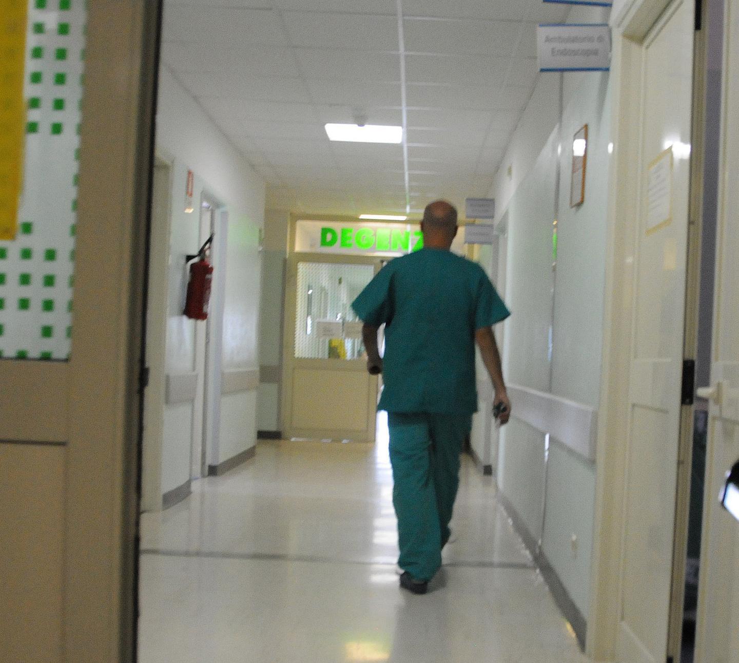 La prima guida in sardo di conversazione medica 