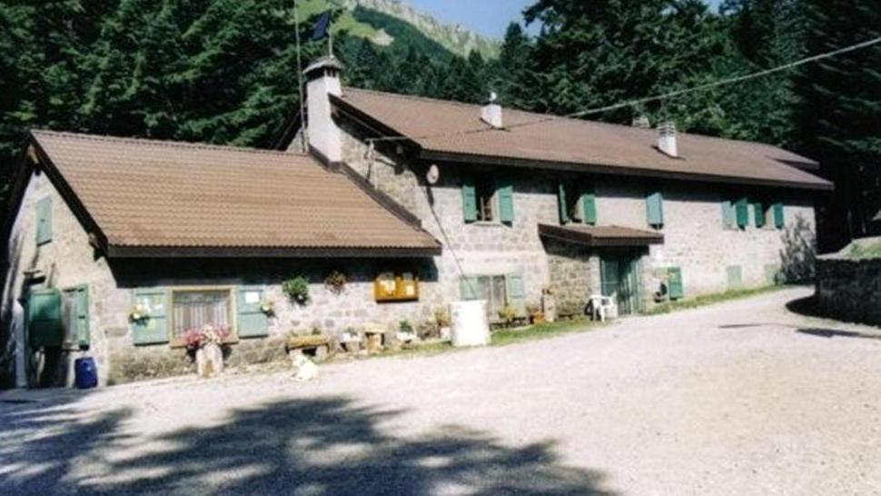 Fuoco dalla cappa del rifugio paura per mamma e figlio