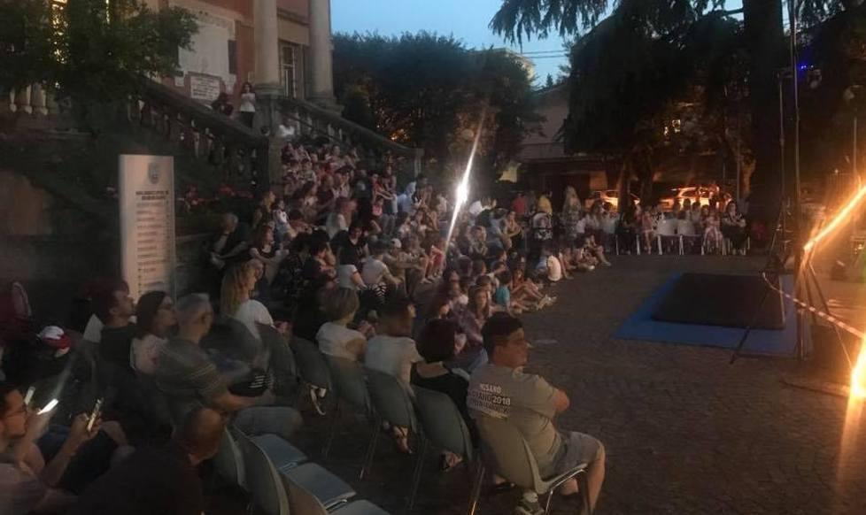 Pienone in centro per la “cena segreta” preparata dai bimbi