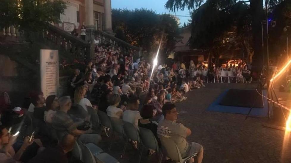 Pienone in centro per la “cena segreta” preparata dai bimbi