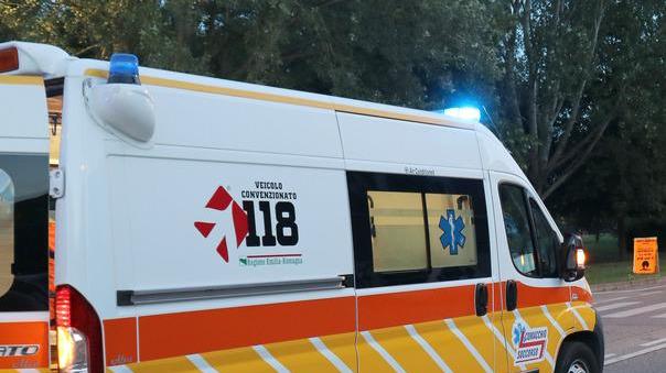 Fuoristrada nel fosso in via Guastalla Ferito il conducente