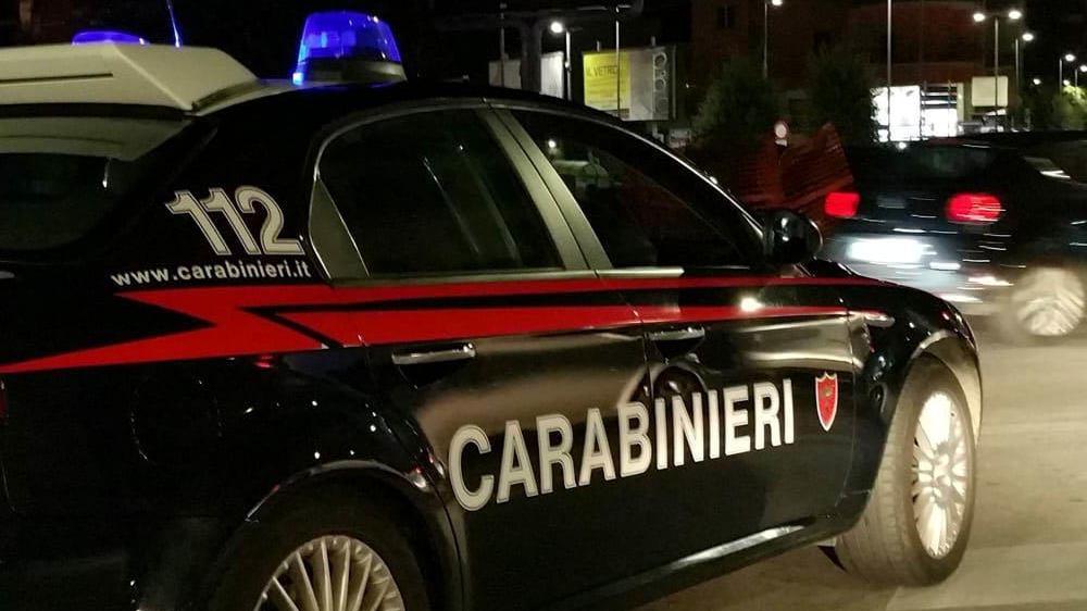 Una vettura dei carabinieri (archivio)