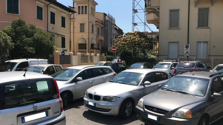 Parcheggio selvaggio arriva lo stop a Città Giardino