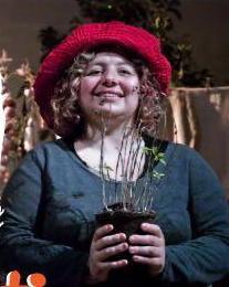 L’attrice Elena Guerrini porta “Orti insorti” al centro anziani