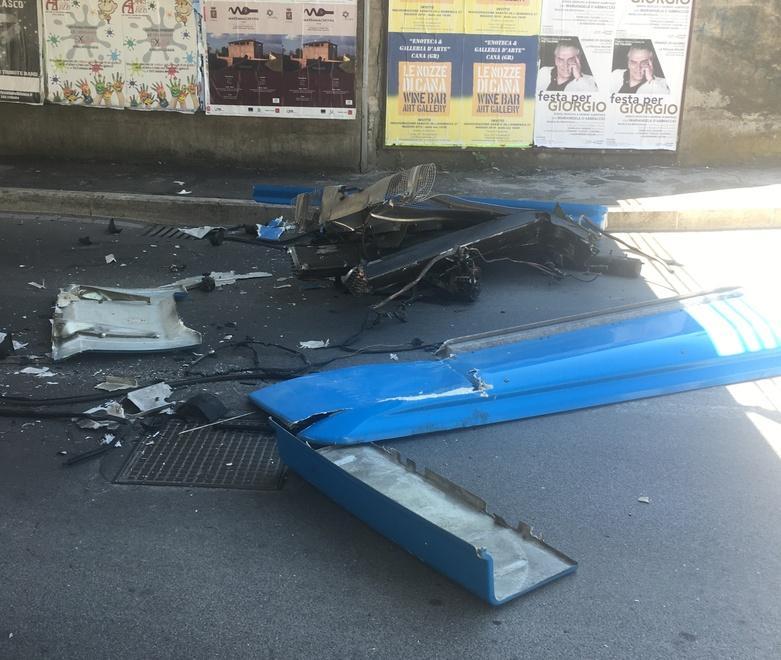 Bus incastrato nel sottopasso Il secondo in quattro giorni 