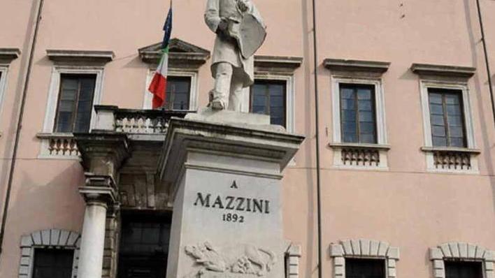 Al via la pulizia ai monumenti a Mazzini e al Gigante
