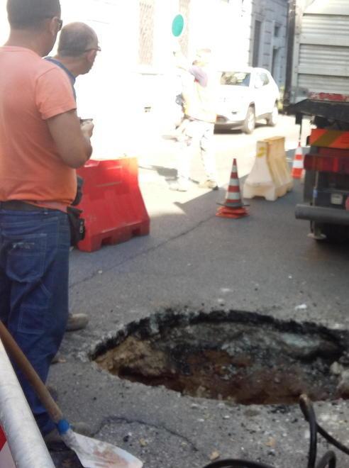 Riparata la grossa buca in centro ci ha pensato il Comune