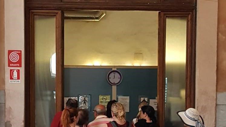 Bagno inagibile al Mercato centrale da tre settimane