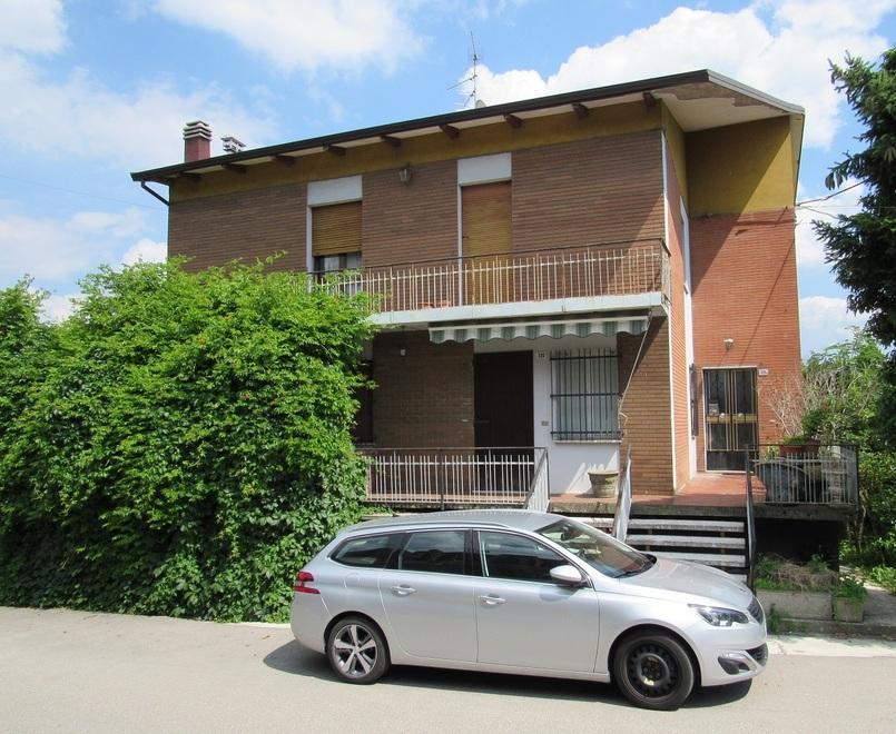 Muore in casa a 54 anni Un’overdose tra le ipotesi 