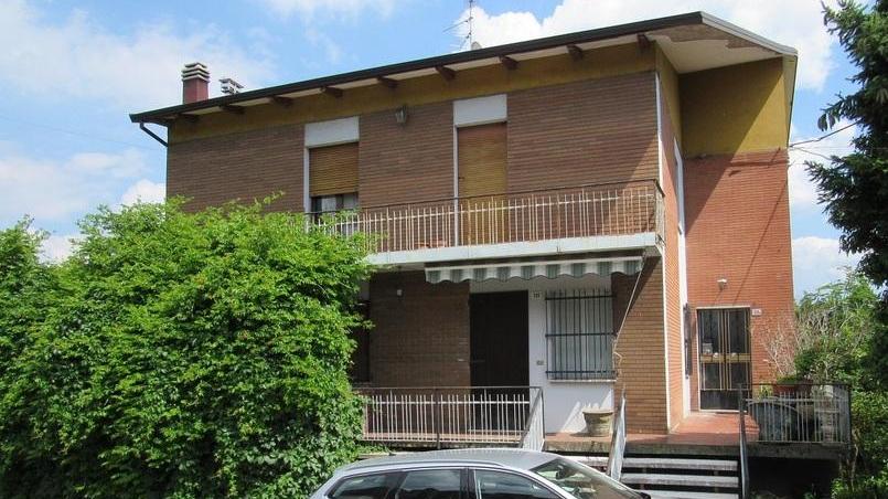 Muore in casa a 54 anni Un’overdose tra le ipotesi