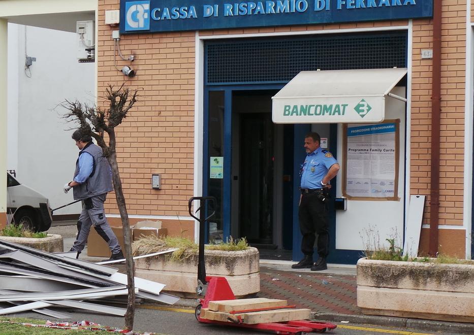 La protesta degli operatori Niente bancomat a Scacchi 