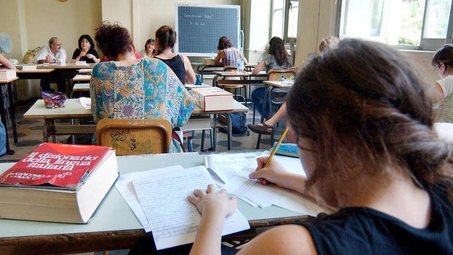 Maturità al via Il dilemma tra tema e saggio breve