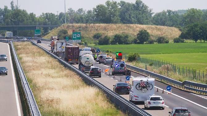 Il traffico bloccato in autostrada