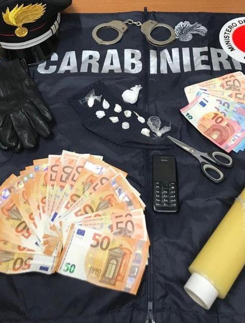 Nasconde la droga dentro le bocchette dell’aria condizionata