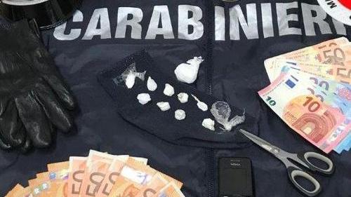 Nasconde la droga dentro le bocchette dell’aria condizionata