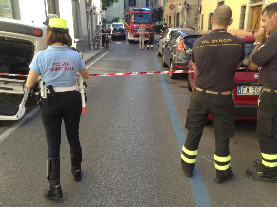 Grave 92enne capottato con l’auto in centro 