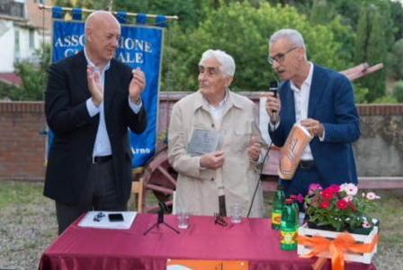 Montopoli premia il dottor Ugo Bianchi il medico del paese