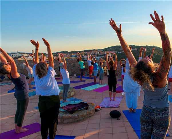 Tutti in meditazione davanti alle Bocche