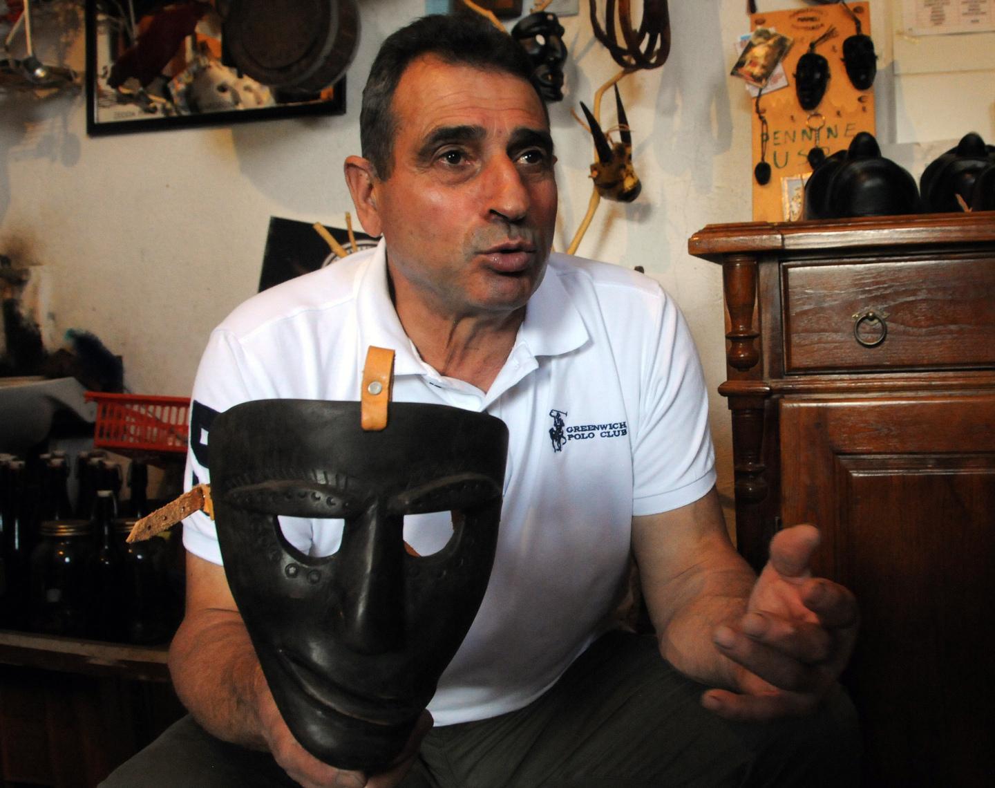 Come nascono le maschere dei mamuthones