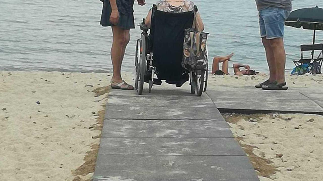 Spiaggia senza passerelle: niente mare per i disabili 