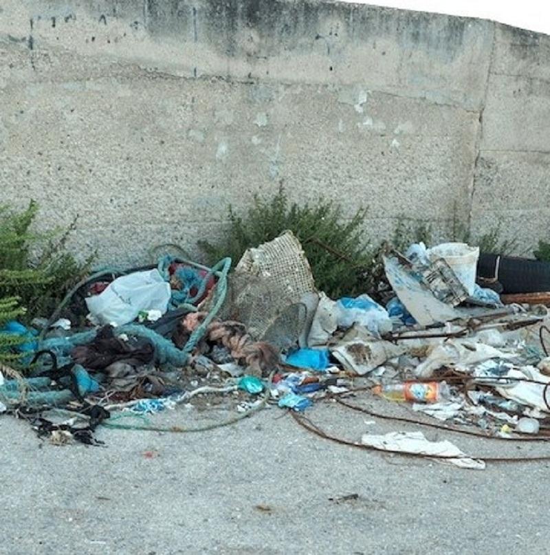 La denuncia del Wwf: troppi rifiuti nel porto di Alghero